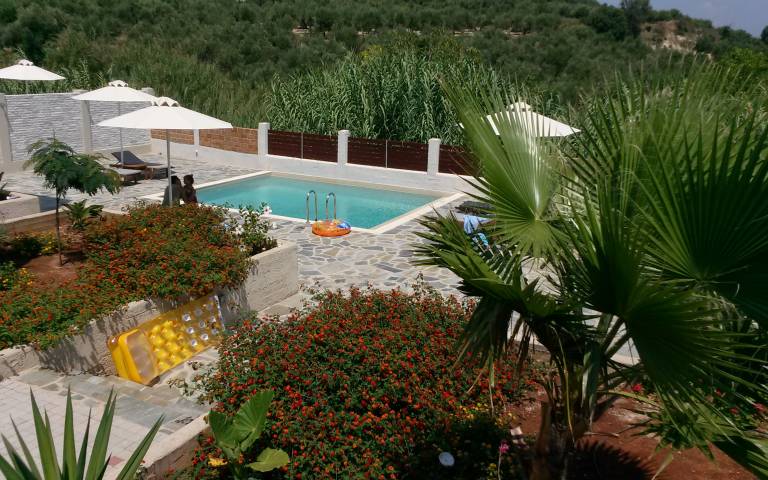 Villa with private pool, yard & grill | Mountain view — photo 3