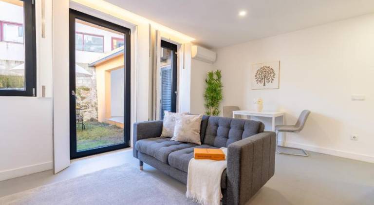Holiday apartment with terrace & garden in Porto