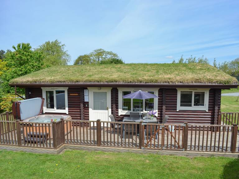 Pheasant Lodge W43009