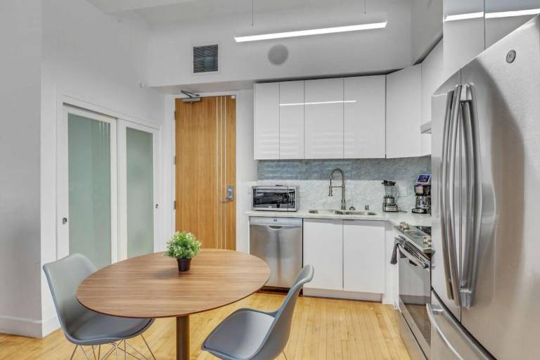 Stylish Deluxe 1BR At HWH by Oneluxstay in Los Angeles, CA