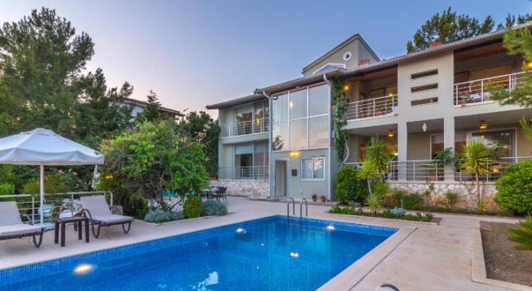 Vacation home with terrace, hot tub & yard — photo 3