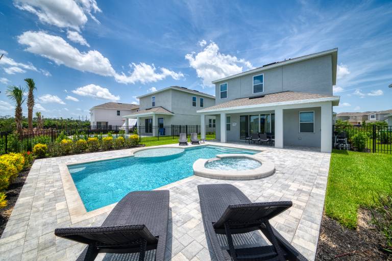 Family-friendly house with private pool & hot tub | Pets allowed — photo 3