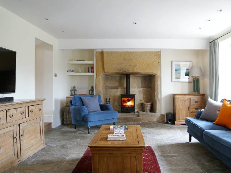 Cottage with BBQ & yard in Warwick