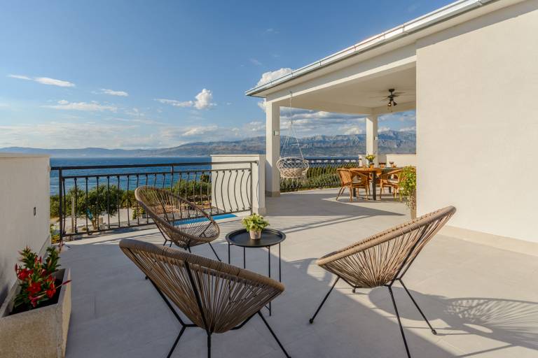 House with private pool, BBQ & yard | Sea view in Supetar