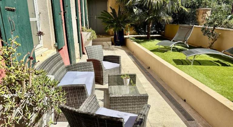 Holiday apartment with patio, garden & private pool — photo 4