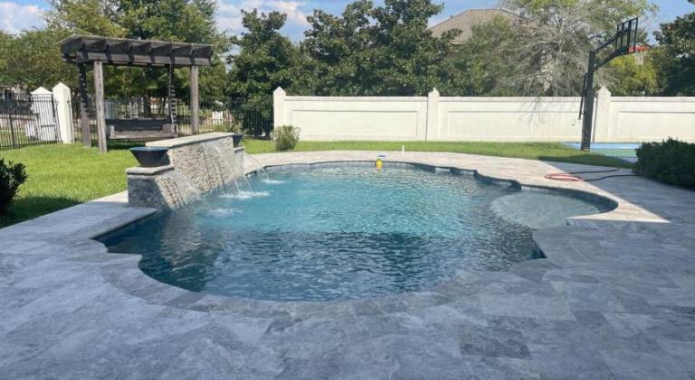 Villa with pool in Baton Rouge, LA