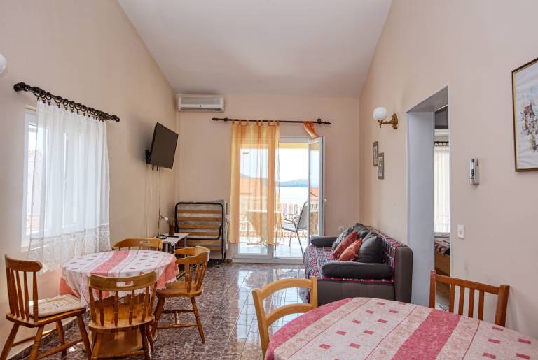 Two bedroom apartment with balcony and sea view Biograd na Moru, Biograd (A-18665-c) — photo 5