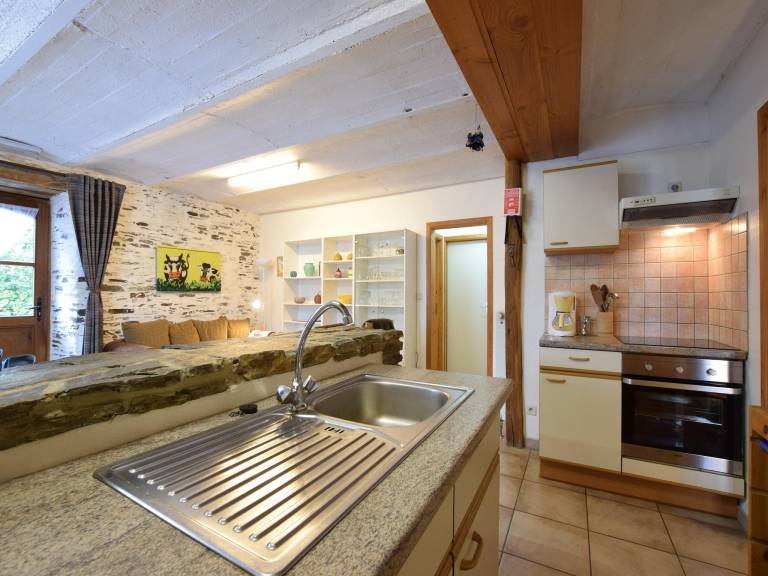 Vacation home with yard, terrace & grill — photo 4