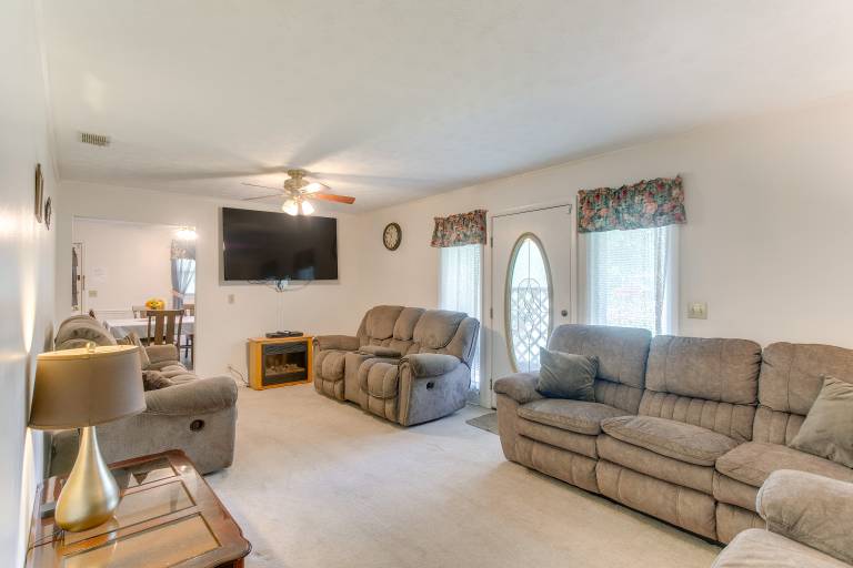 Cozy Waycross House w/ Yard & Screened Patio! — photo 3