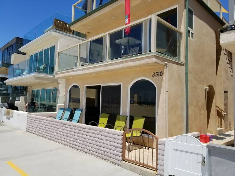 Condo  East Side Costa Mesa