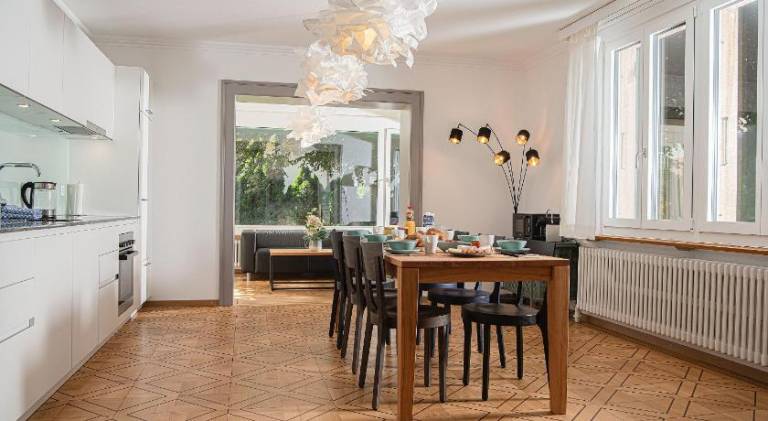 Villa with barbeque, patio & garden in Wilderswil