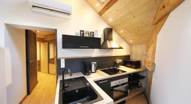 Apartment with jacuzzi — photo 5