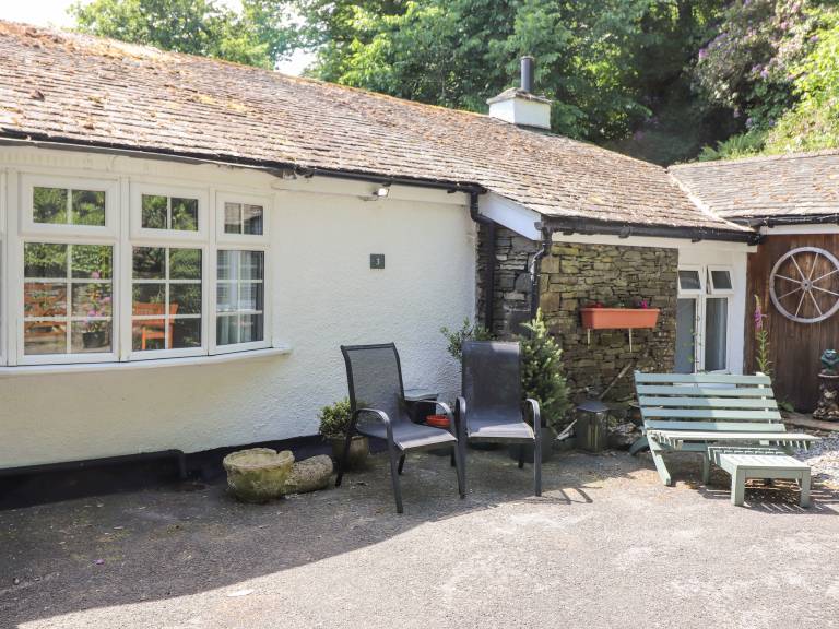 Family-oriented cottage with yard | Pets allowed — photo 2