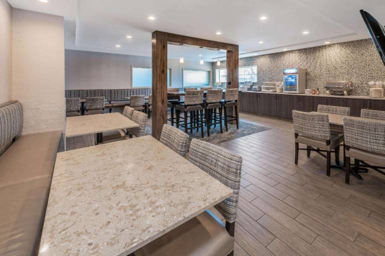 La Quinta Inn & Suites by Wyndham Bozeman — photo 5