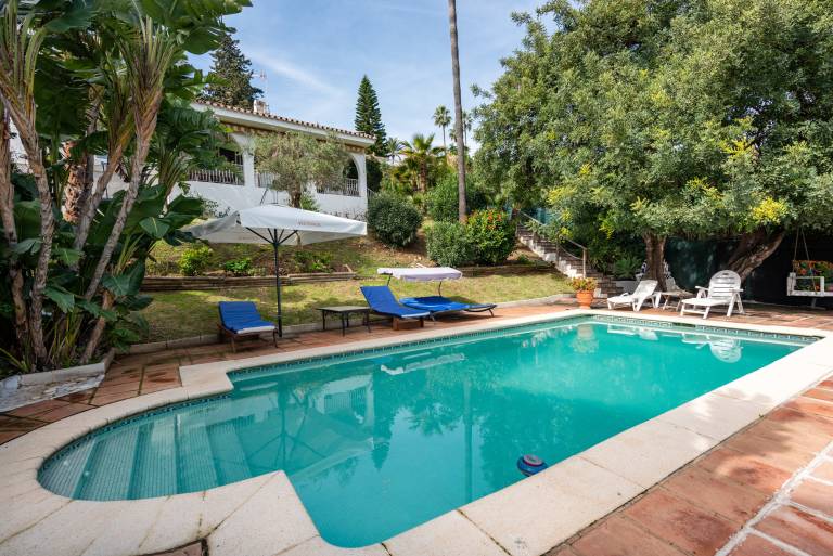 Villa with private pool, garden & barbecue | Garden view in Estepona