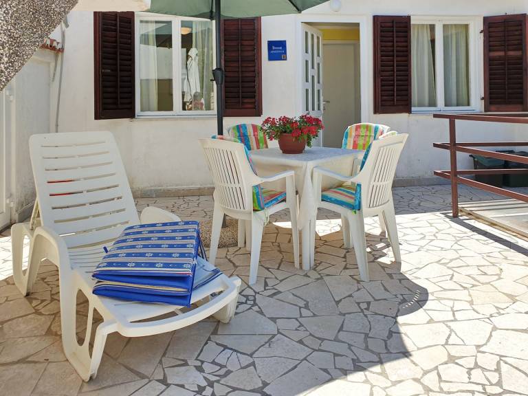 Holiday apartment with garden, barbecue & terrace — photo 3