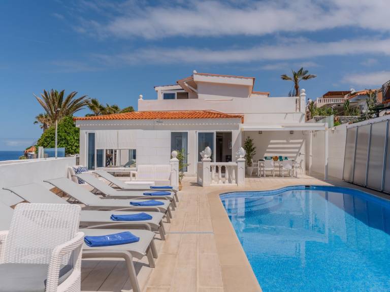 Villa with terrace, barbeque & hot tub | Sea view — photo 4