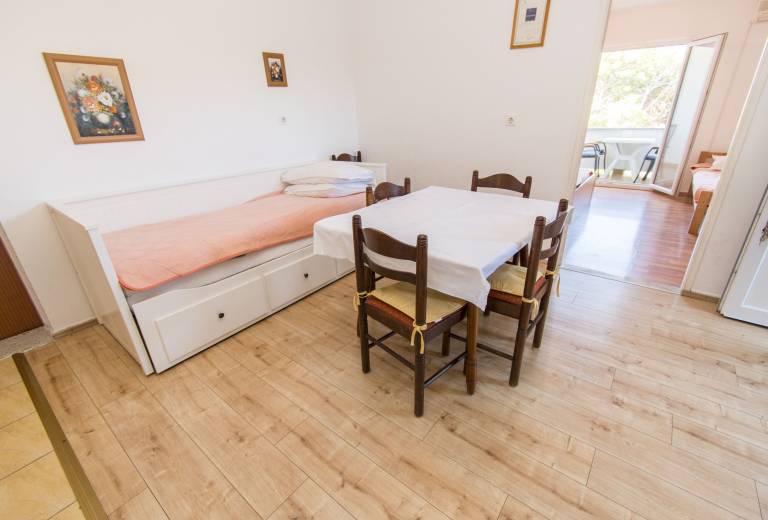 Apartment with patio, garden & barbeque | Sea view | Dogs allowed — photo 4