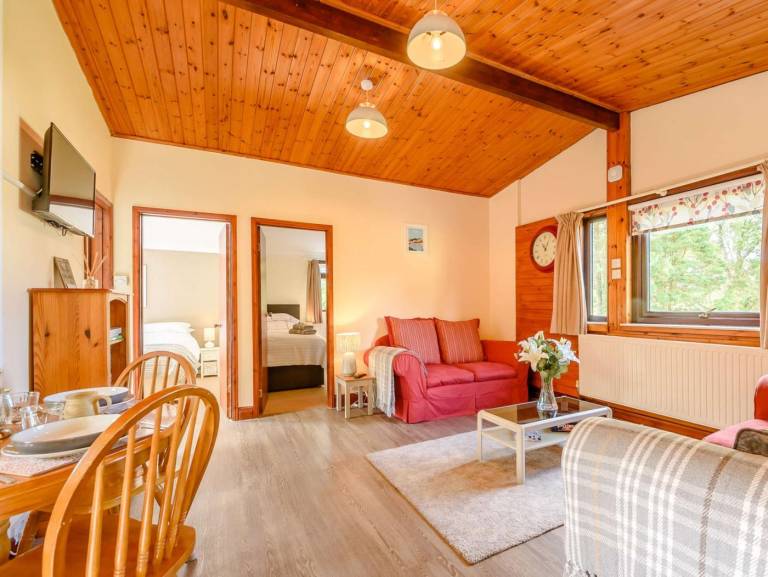 Lodge with garden & barbecue | Pets allowed — photo 3