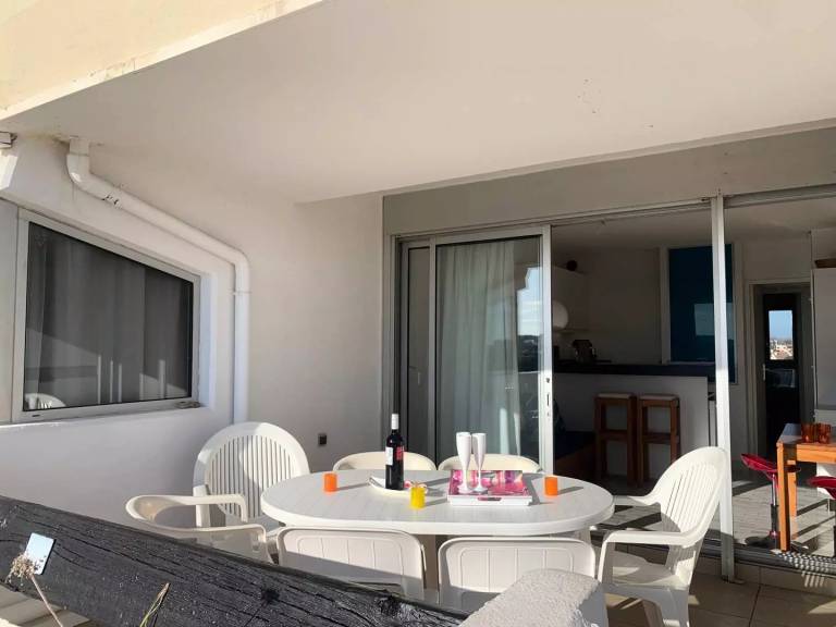 Apartment with terrace — photo 2