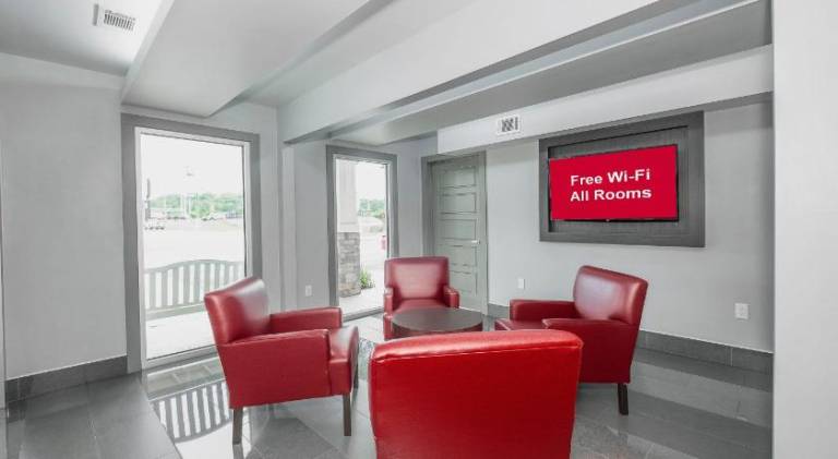 Red Roof Inn & Suites Calhoun — photo 4