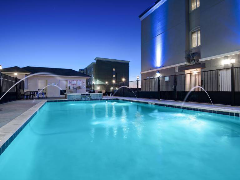 Holiday Inn Express Hotel and Suites Monahans I-20 By IHG — photo 3