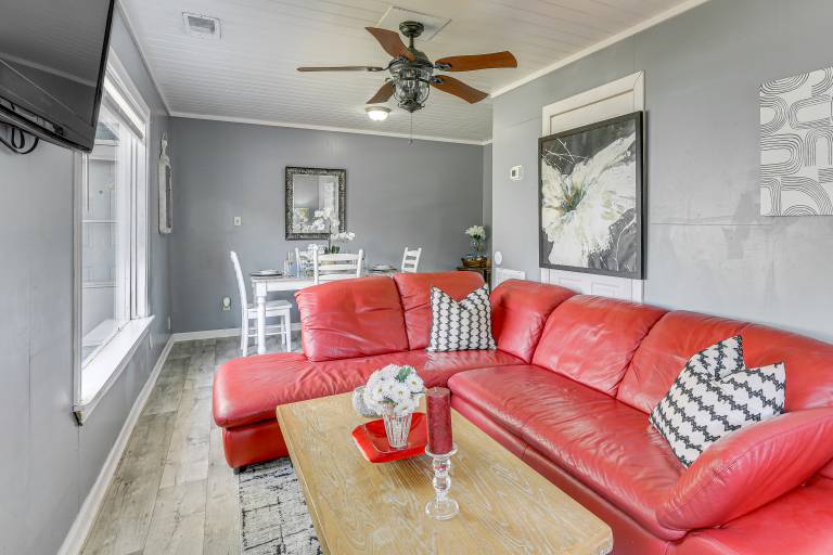 12 Mi to Lake Access: Port Arthur Apt w/ Yard — photo 5