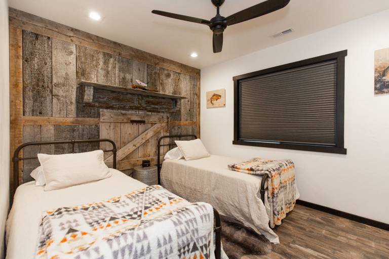 Cabin Ennis