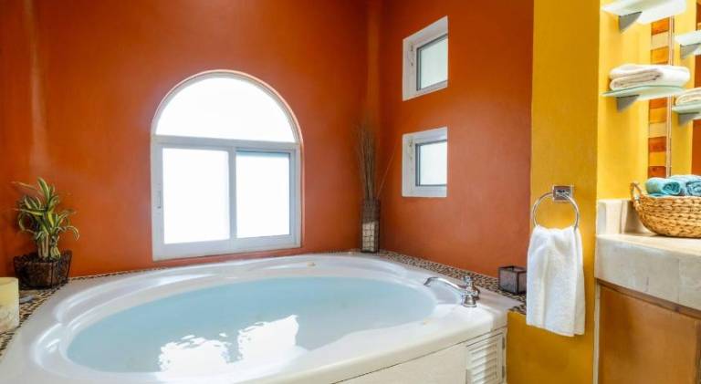 Villa with pool — photo 4