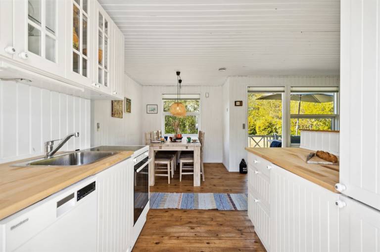 Vacation home with yard, barbeque & terrace — photo 5