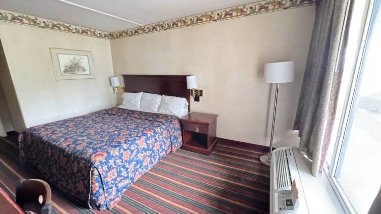 Motel Roaring Brook Township