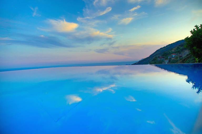 Fully equipped villa with private pool, barbeque & yard | Pets are welcome — photo 3