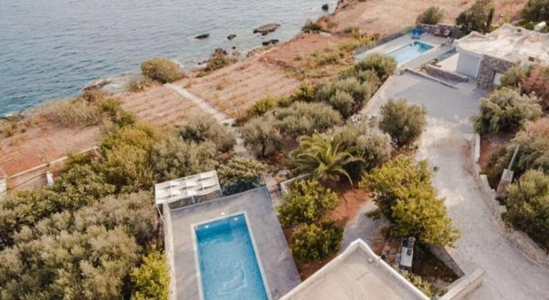 Villa with terrace, private pool & yard — photo 5
