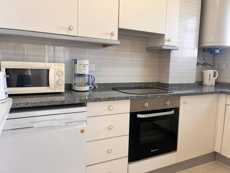 Lovely apartment with patio & yard | Close to the beach | Pet-friendly — photo 4