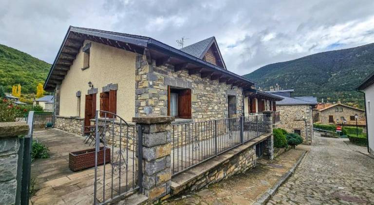 Rental apartment with 2 rooms for 6 persons in Huesca
