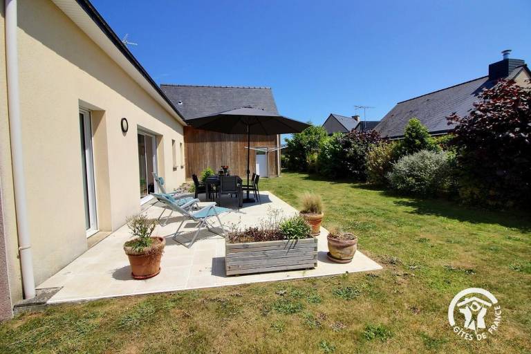 Gite with patio & yard — photo 2