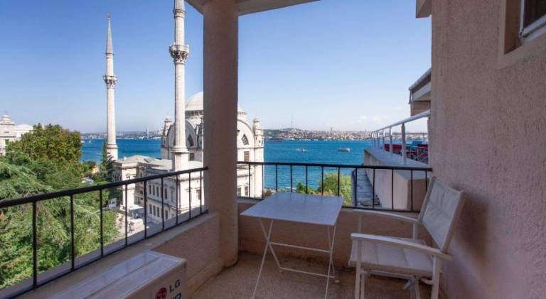 Waterfront Penthouse Apt with a Stunning View — photo 2
