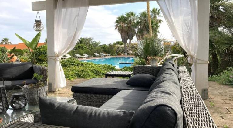 Serviced apartment with pool, terrace & garden | Dogs allowed — photo 3