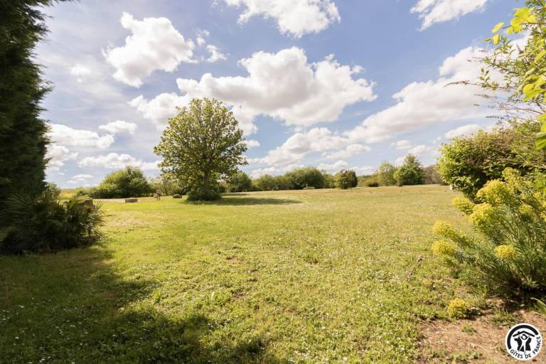 Ample gite with hot tub, terrace & yard | Pet-friendly — photo 2