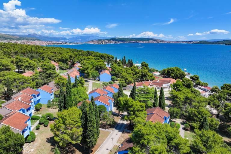 Beautiful holiday apartment with garden & pool | Close to the beach | Pets are welcome in Okrug