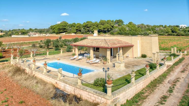 Fully equipped villa with private pool, yard & grill | Water view | Suitable for remote work | Pets allowed — photo 2