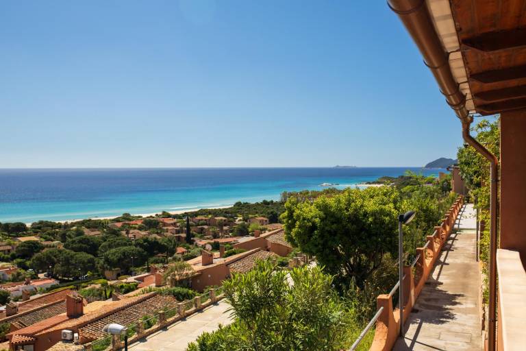 Villa with patio & yard | Beach view — photo 2