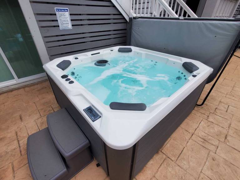 Family-oriented vacation home with barbeque, jacuzzi & private pool | Beach view | Beach nearby | Dogs allowed — photo 4