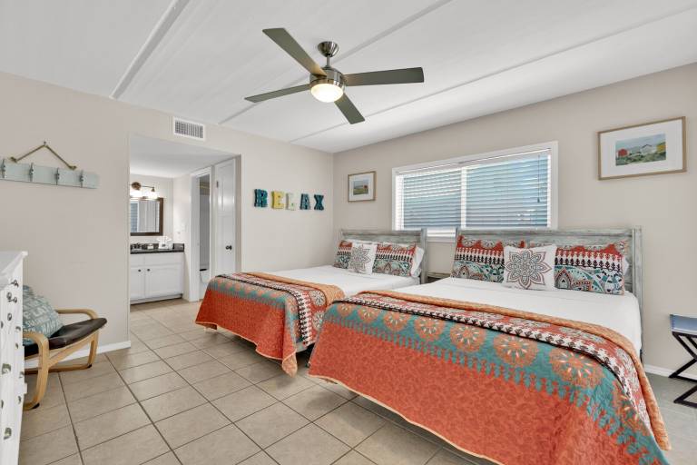 Condo with pool — photo 5