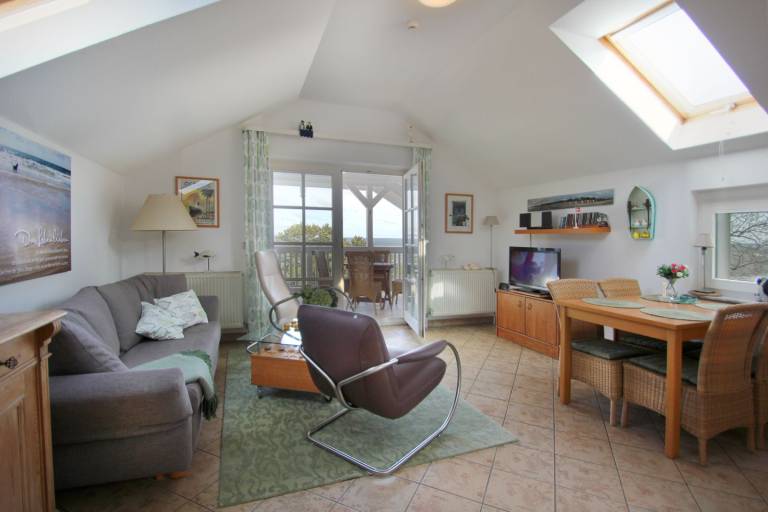 direkt an der Strandpromenade, Balkon mit Meerblick - Aparthotel Ostsee FeWo 35 — photo 3