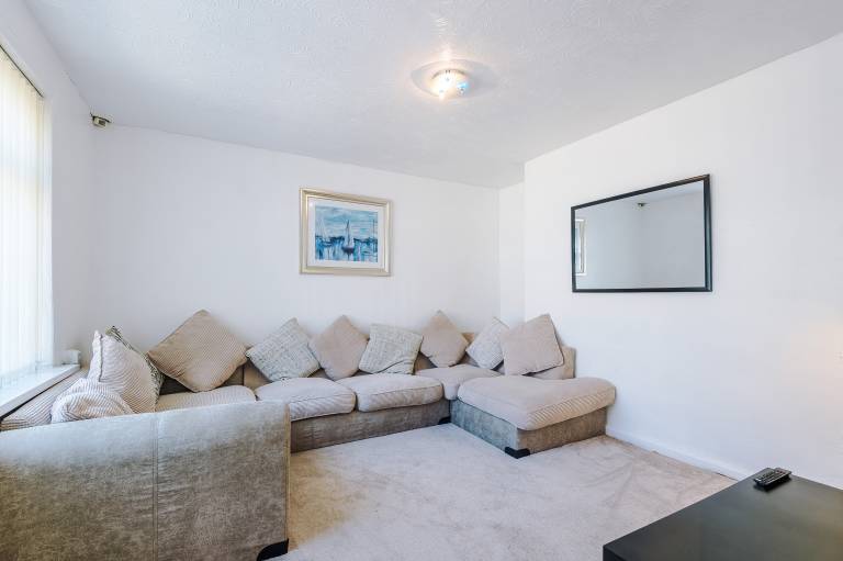 Chic 3 bedroom house sleeps 5 free parking