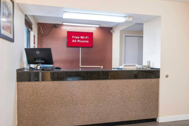 Red Roof Inn Mobile - Midtown — photo 3