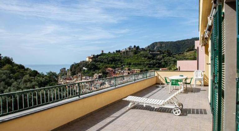 Holiday apartment with 3 rooms for 6 persons in Vernazza