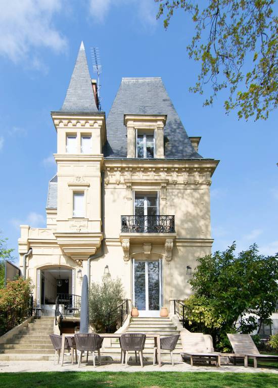 Historisches Herrenhaus mit eigenem Garten in Chatou