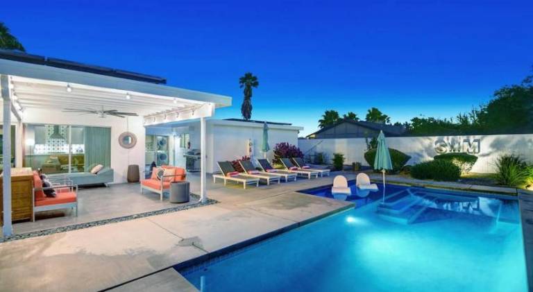 Vacation home with barbeque & pool in Palm Springs, CA